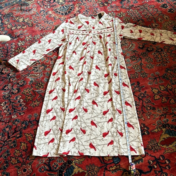 Women’s size medium cardinal winter nightgown - Picture 7 of 8